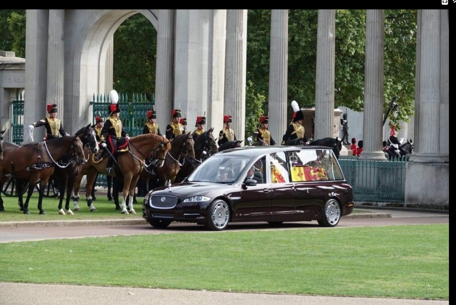 Car and horses.jpg