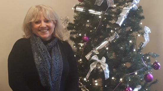 Police Support Volunteer Lorraine Parker with the decorated Christmas tree at Evesham Station